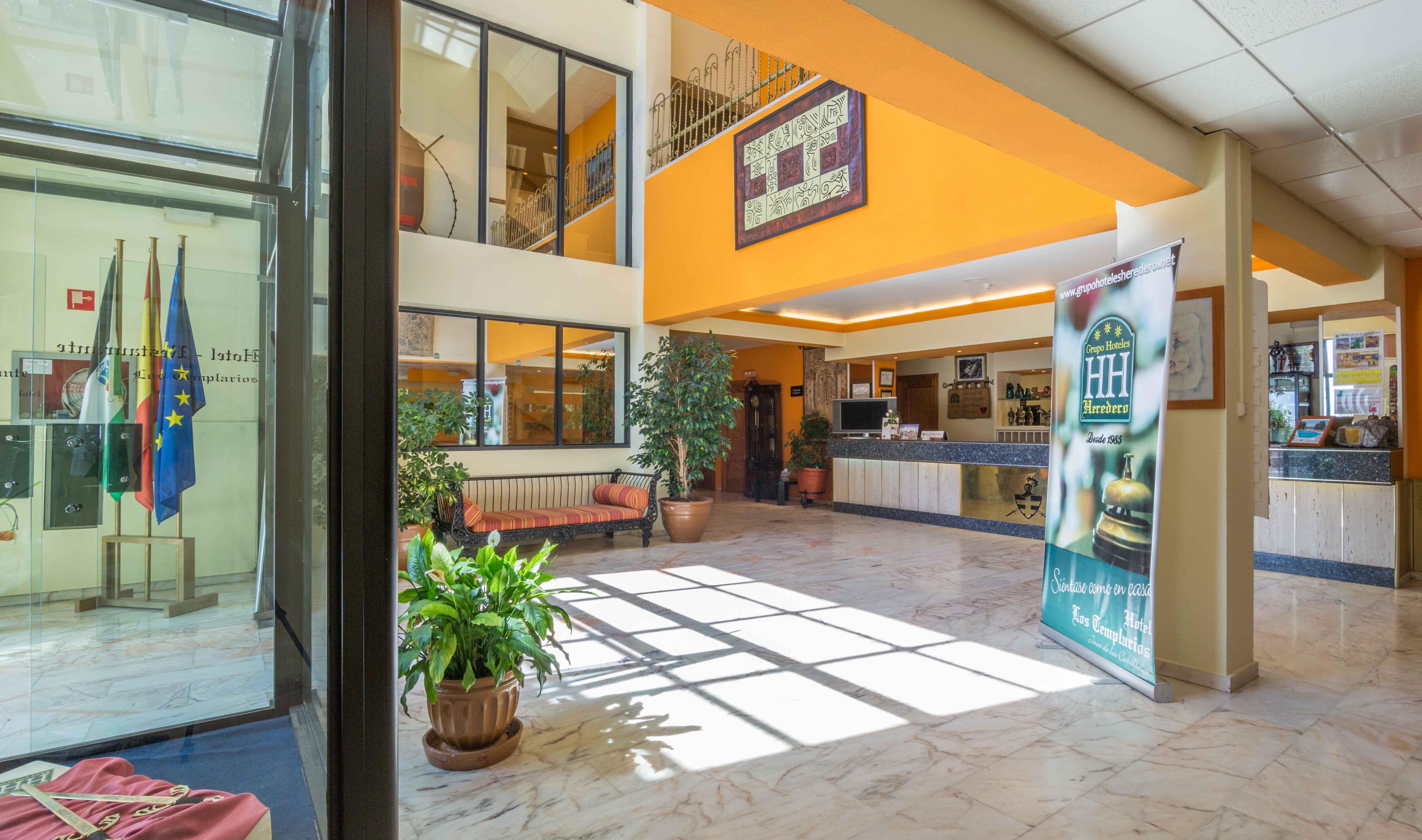 Hotel Los Templarios Херес де лос Кабайерос Екстериор снимка