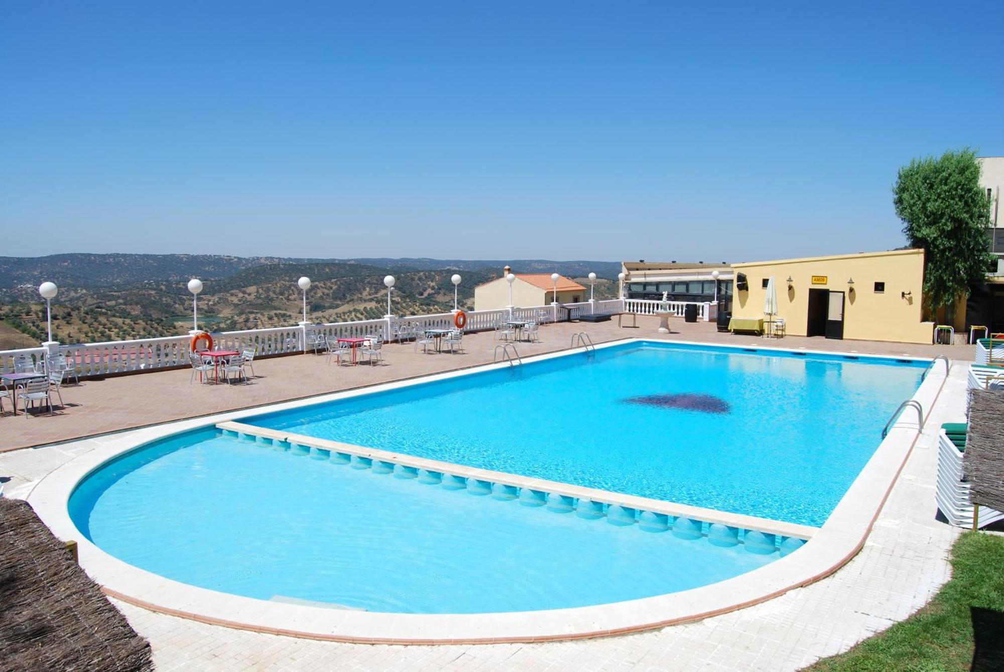 Hotel Los Templarios Херес де лос Кабайерос Екстериор снимка