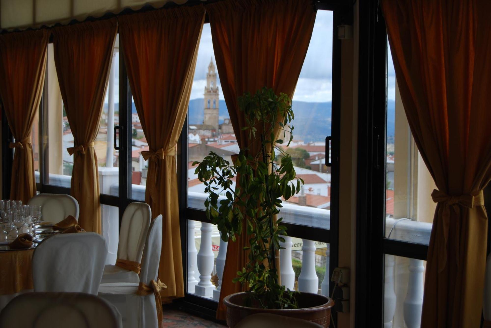 Hotel Los Templarios Херес де лос Кабайерос Екстериор снимка